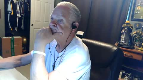 Snapshot of midwestdad09 chatting on July 6, 2026, 12:40 am midwestdad09 online show from July 6, 2026, 12:40 am