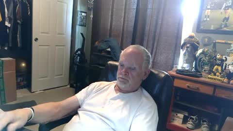 Snapshot of midwestdad09 chatting on July 9, 2026, 6:23 pm midwestdad09 online show from July 9, 2026, 6:23 pm