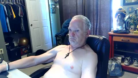 Snapshot of midwestdad09 chatting on July 14, 2026, 6:35 pm midwestdad09 online show from July 14, 2026, 6:35 pm