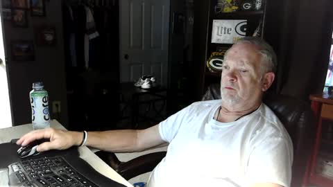 Snapshot of midwestdad09 chatting on July 19, 2026, 10:30 am midwestdad09 online show from July 19, 2026, 10:30 am