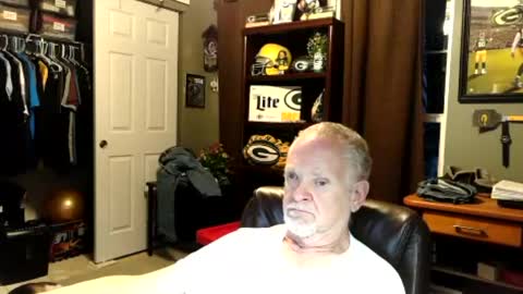 Snapshot of midwestdad09 chatting on July 27, 2026, 1:23 am midwestdad09 online show from July 27, 2026, 1:23 am