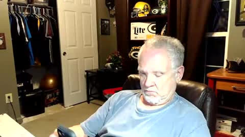 Snapshot of midwestdad09 chatting on July 28, 2026, 1:23 am midwestdad09 online show from July 28, 2026, 1:23 am