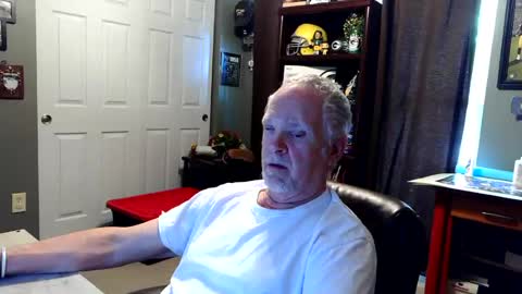 Snapshot of midwestdad09 chatting on August 2, 2026, 11:25 pm midwestdad09 online show from August 2, 2026, 11:25 pm