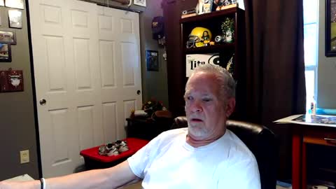 Snapshot of midwestdad09 chatting on August 3, 2026, 11:48 am midwestdad09 online show from August 3, 2026, 11:48 am