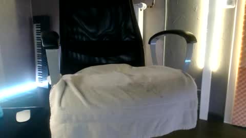 mies35 online show from April 26, 2026, 9:45 pm