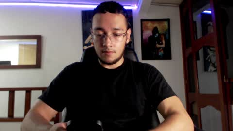 Snapshot of miguel0981 chatting on January 21, 2025, 2:00 am Strong Man online show from January 21, 2025, 2:00 am