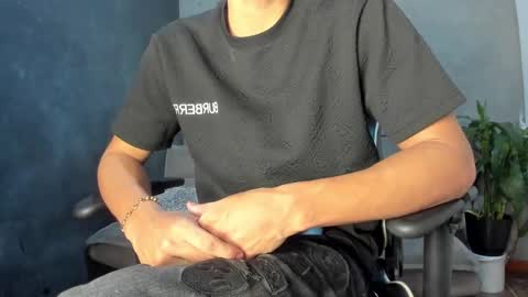 Miguel Hernandez online show from March 1, 2025, 9:37 pm