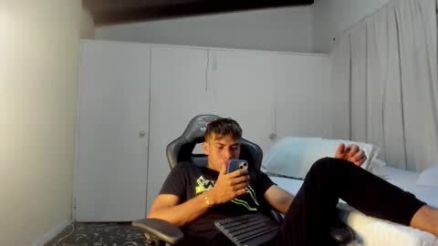 Miguel Hernandez online show from March 11, 2025, 9:04 pm