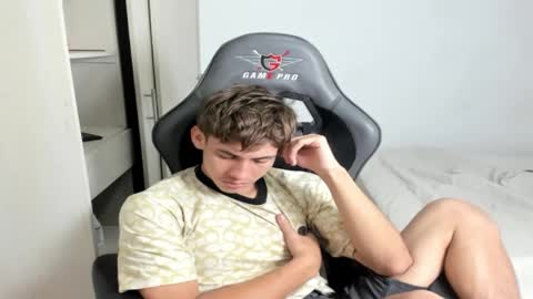 Miguel Hernandez online show from October 2, 2025, 5:42 pm