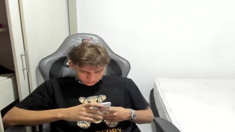 Miguel Hernandez online show from October 20, 2025, 3:29 am