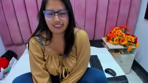 Snapshot of miha_smith chatting on December 16, 2025, 3:55 am Miha online show from December 16, 2025, 3:55 am