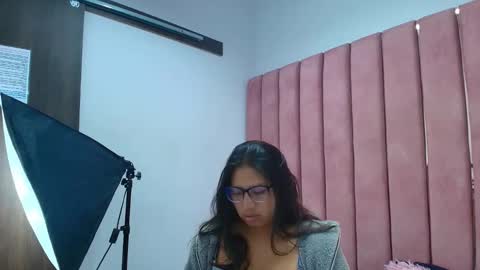 Snapshot of miha_smith chatting on December 23, 2025, 3:26 am Miha online show from December 23, 2025, 3:26 am