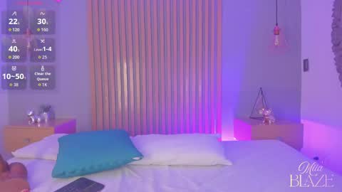 Mia online show from April 23, 2026, 1:46 pm