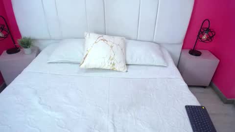 Miia colliins   online show from September 17, 2025, 12:40 pm