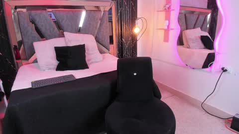 Snapshot of miia_deluxe_ chatting on May 9, 2026, 2:06 am miia_deluxe_ online show from May 9, 2026, 2:06 am