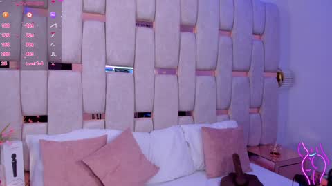 Miia Schwarz  online show from February 4, 2025, 10:02 pm