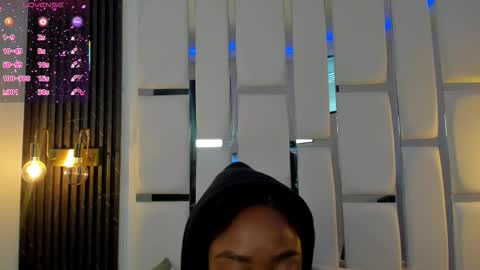 Miia Schwarz  online show from October 6, 2025, 1:19 pm