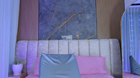 miia scoott  online show from April 8, 2026, 11:54 am