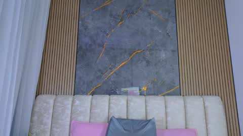 miia scoott  online show from April 21, 2026, 12:00 pm