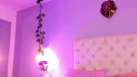 Mia online show from March 2, 2025, 2:10 pm