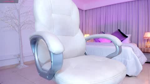 Mia online show from January 23, 2025, 4:30 am