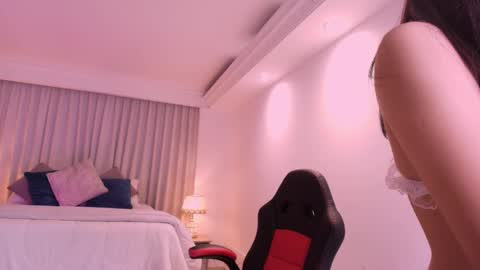 Mia online show from February 28, 2025, 7:05 am