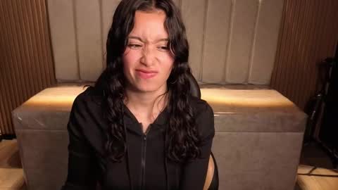 miiaa_evans1 online show from March 24, 2026, 6:57 pm