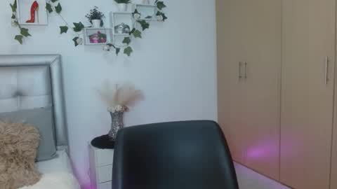 miiaa_k online show from February 3, 2026, 8:30 am