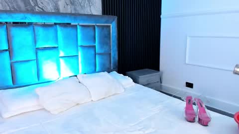 Mia Monroe online show from September 10, 2025, 7:25 pm