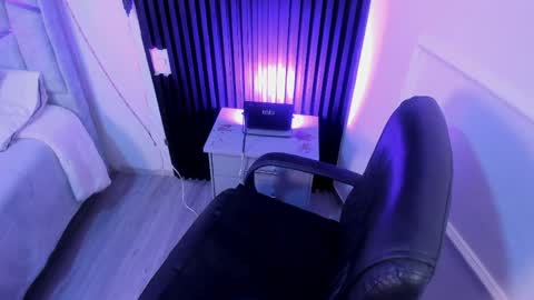 Snapshot of miiaamonroee chatting on May 15, 2026, 7:54 pm Mia Monroe online show from May 15, 2026, 7:54 pm