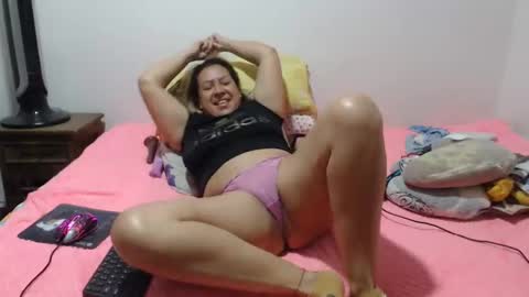 Snapshot of miilu74 chatting on October 1, 2025, 4:18 am Miilu74 online show from October 1, 2025, 4:18 am