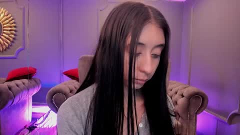 miilu  online show from December 19, 2024, 9:40 am