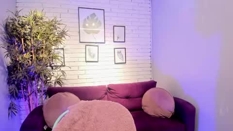 miilu  online show from February 22, 2025, 3:34 am