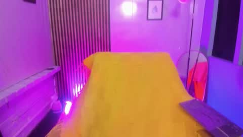 miilu  online show from March 19, 2026, 3:54 am