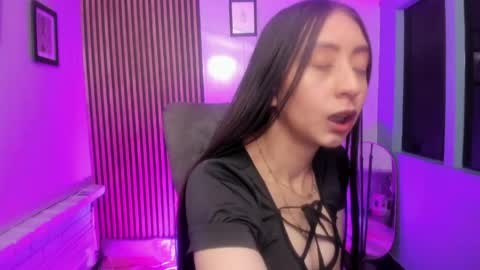 miilu  online show from April 22, 2026, 4:04 am