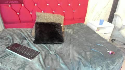 miis_beellaa online show from May 26, 2026, 8:27 pm