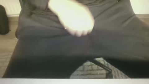 mik online show from December 4, 2025, 9:07 am