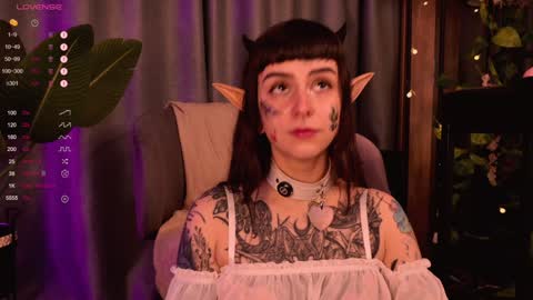 mika_moon_ online show from December 4, 2024, 5:55 pm