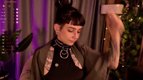 mika_moon_ online show from December 12, 2024, 8:32 pm