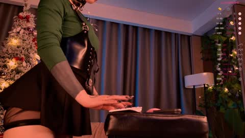 mika_moon_ online show from December 26, 2024, 12:46 am