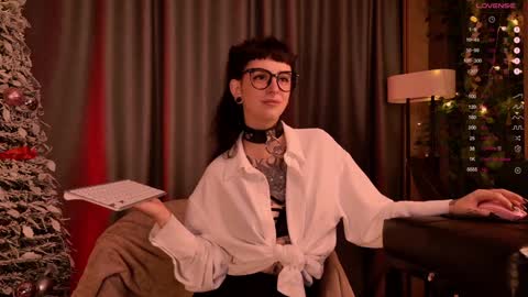 mika_moon_ online show from December 30, 2024, 9:40 pm