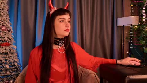 mika_moon_ online show from December 31, 2024, 8:02 pm