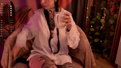 mika_moon_ online show from January 17, 2025, 2:50 am