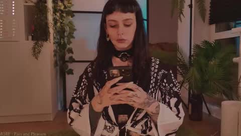 mika_moon_ online show from November 8, 2025, 5:23 pm