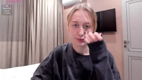 Mika online show from December 13, 2025, 11:21 pm