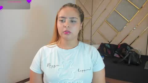 Snapshot of mikaelastonne chatting on April 20, 2026, 6:42 pm Mikaela blondie bigass online show from April 20, 2026, 6:42 pm