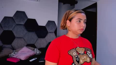 Snapshot of mikaelastonne chatting on April 30, 2026, 11:09 pm Mikaela blondie bigass online show from April 30, 2026, 11:09 pm
