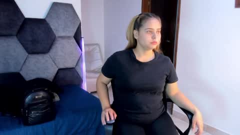 Snapshot of mikaelastonne chatting on May 15, 2026, 6:48 pm Mikaela blondie bigass online show from May 15, 2026, 6:48 pm