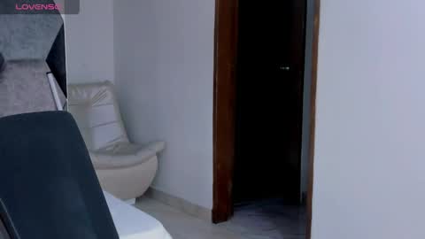 Snapshot of mikaelastonne chatting on May 22, 2026, 8:47 pm Mikaela blondie bigass online show from May 22, 2026, 8:47 pm
