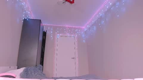 Snapshot of mikaella_nicole chatting on April 28, 2026, 8:14 pm mikaella_nicole online show from April 28, 2026, 8:14 pm